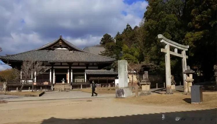 中方回应日本领导人或参拜靖国神社 敦促日方正视历史

近期，有消息称日本部分政客