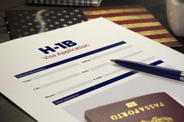 美国最近彻底乱了，20个州直接组队把特朗普政府告上了法庭，导火索就是H-1B工作