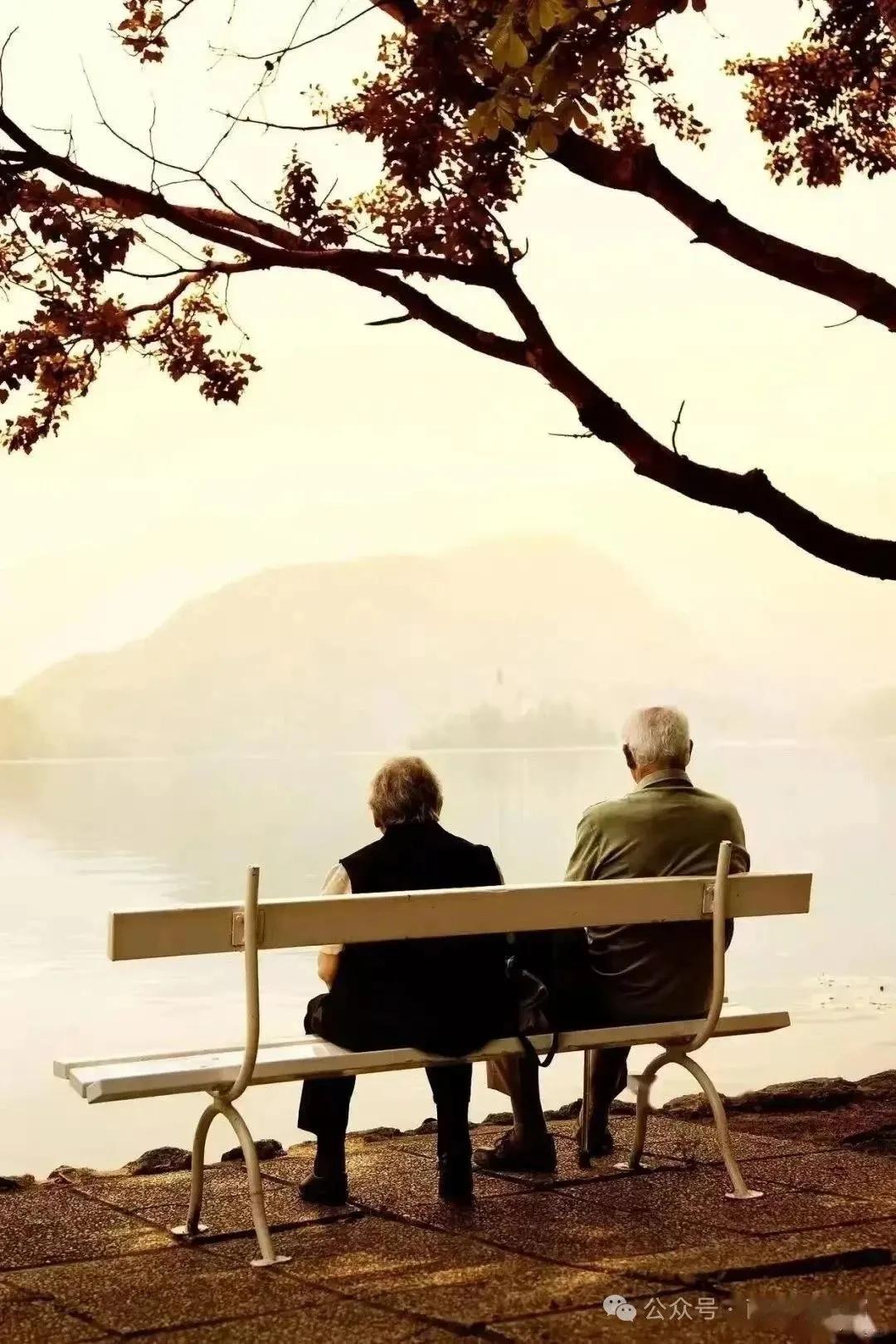 今天的心情非常不好，孩子问要钱交房贷，可拿不出钱来了，因为现在的工资经常不按时发