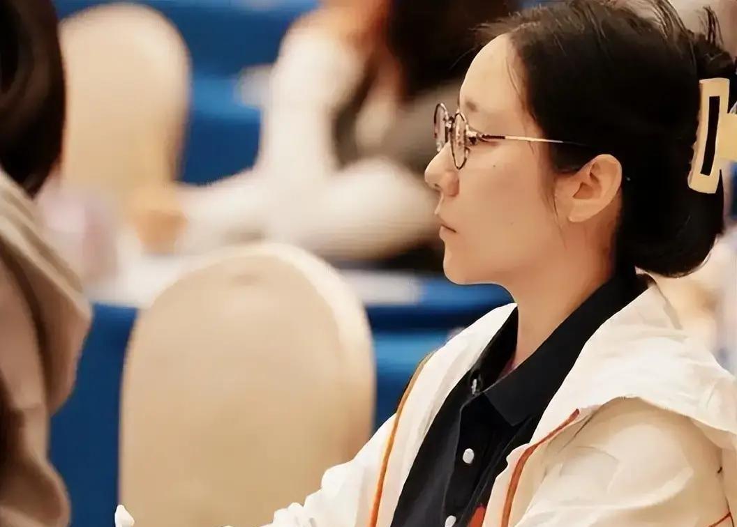 身高仅1米37的最矮奥运冠军，退役后竟意外二次发育，如今终于收获真爱！

这世上