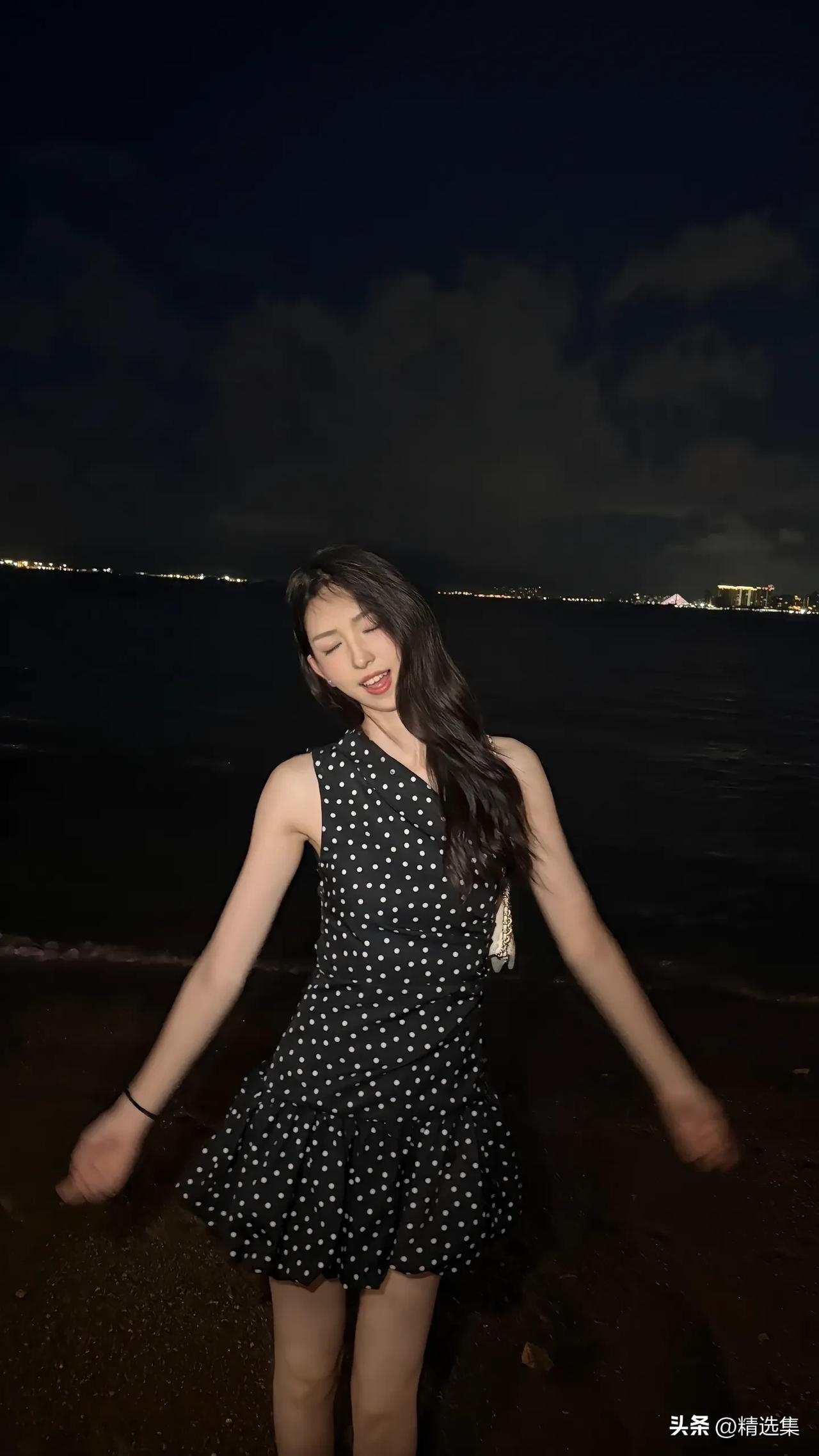 夜色如墨，轻纱拂面。