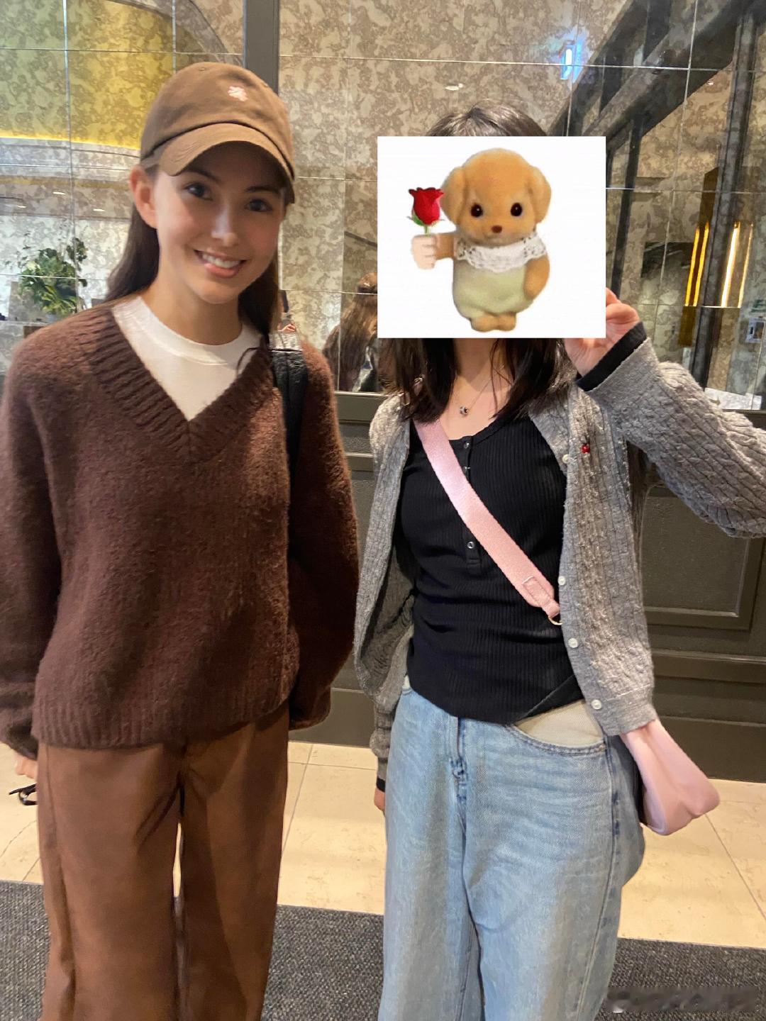 网友墨尔本偶遇昆凌，昆凌超nice说好啊答应合照，温柔姐姐真的让人很难不爱。 