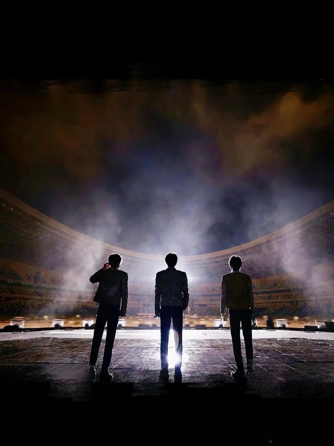 微博之夜四大才子预测我说个不可能的TFBOYS这要是成了，我封微博为新帝国👏?