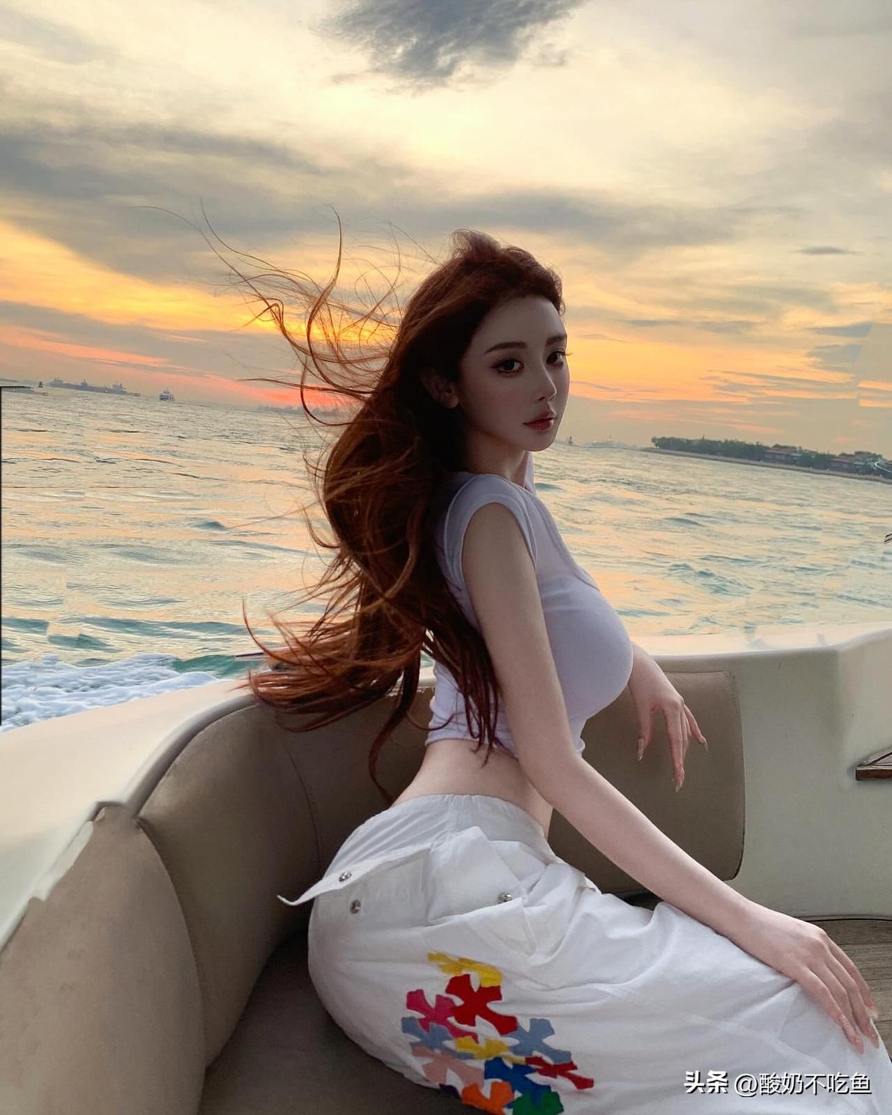 咸湿海风漫过发梢，吹散心底所有烦忧与疲惫，听海浪轻拍岸堤，任时光慢慢流淌，只留满