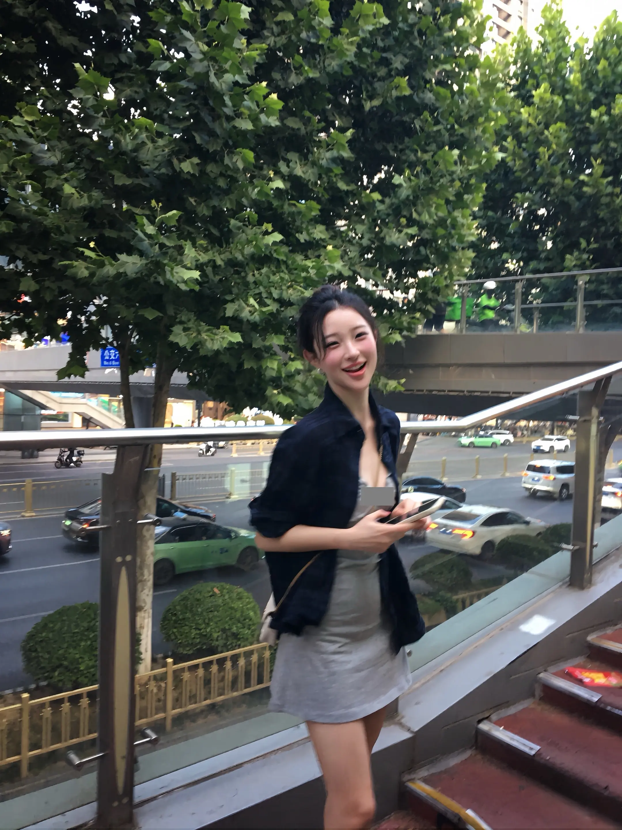 他只是经过