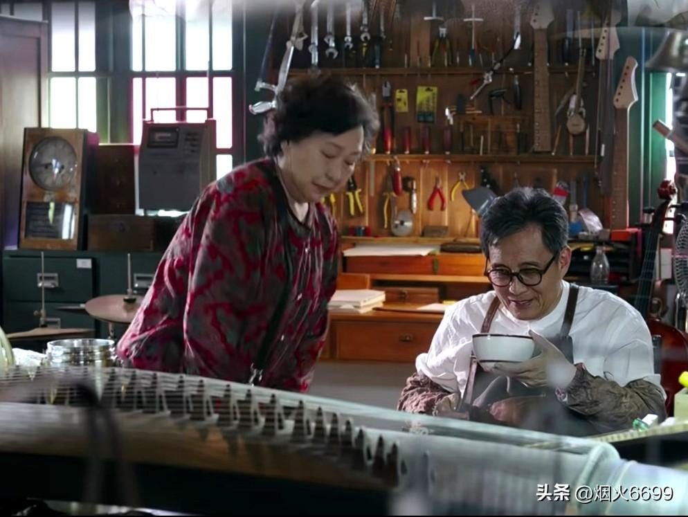 迷墙：这种婚姻真的令人窒息。
几十年的分居式婚姻，
对外维持家庭体面，
对内毫无