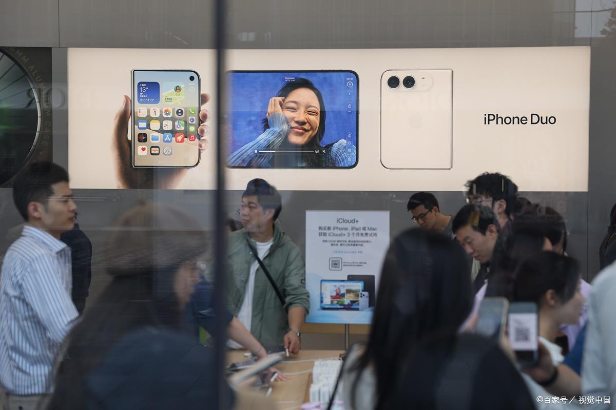 iPhone Duo折叠3000次：折痕深了3.5倍

何同学实测给出两个数字：