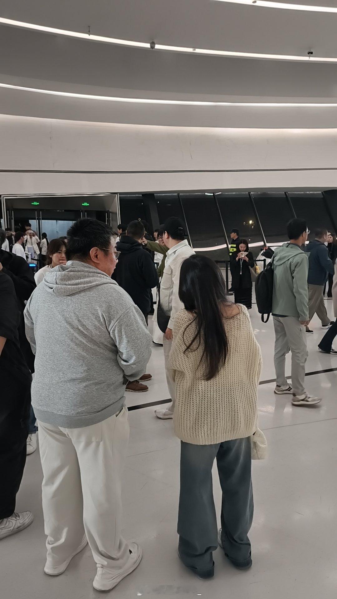 乐道 L80要开始啦，又看到各位媒体老师了乐道汽车中国大五座suv空间奇迹蔚来乐