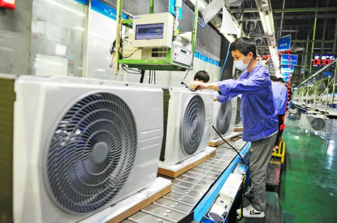 美的芜湖工厂紧急增产法国订单美的7天造出3万台空调发往法国芜湖工厂这波真拼了！7