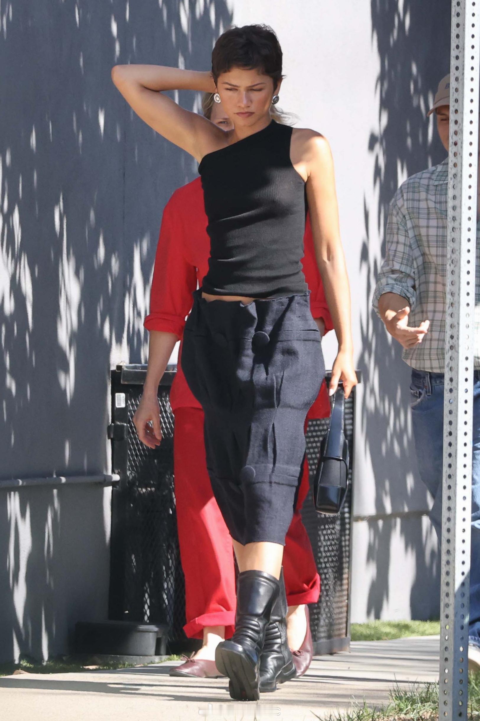 新婚夫妇Zendaya 与荷兰弟 Tom Holland 9.17 在洛杉矶被拍