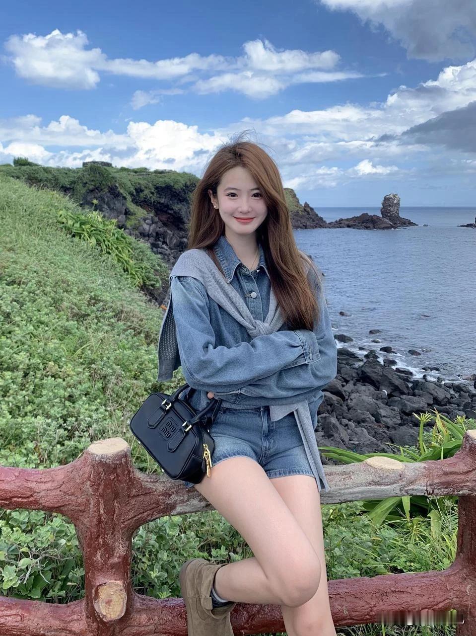 别再呆呆站着拍照啦！这几个松弛感姿势让你秒变户外女神，自然又出片！

每次看到别