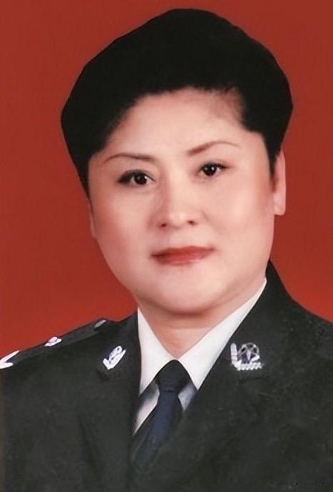 1988年，郑州火车站一姑娘被两名大汉强行塞入出租车内，就在车子一个急刹车时，姑