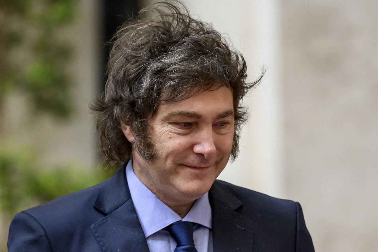 阿根廷大豆变脸，人民币结算直接成为关键！
 
9月22日，阿根廷干了件震动全球粮