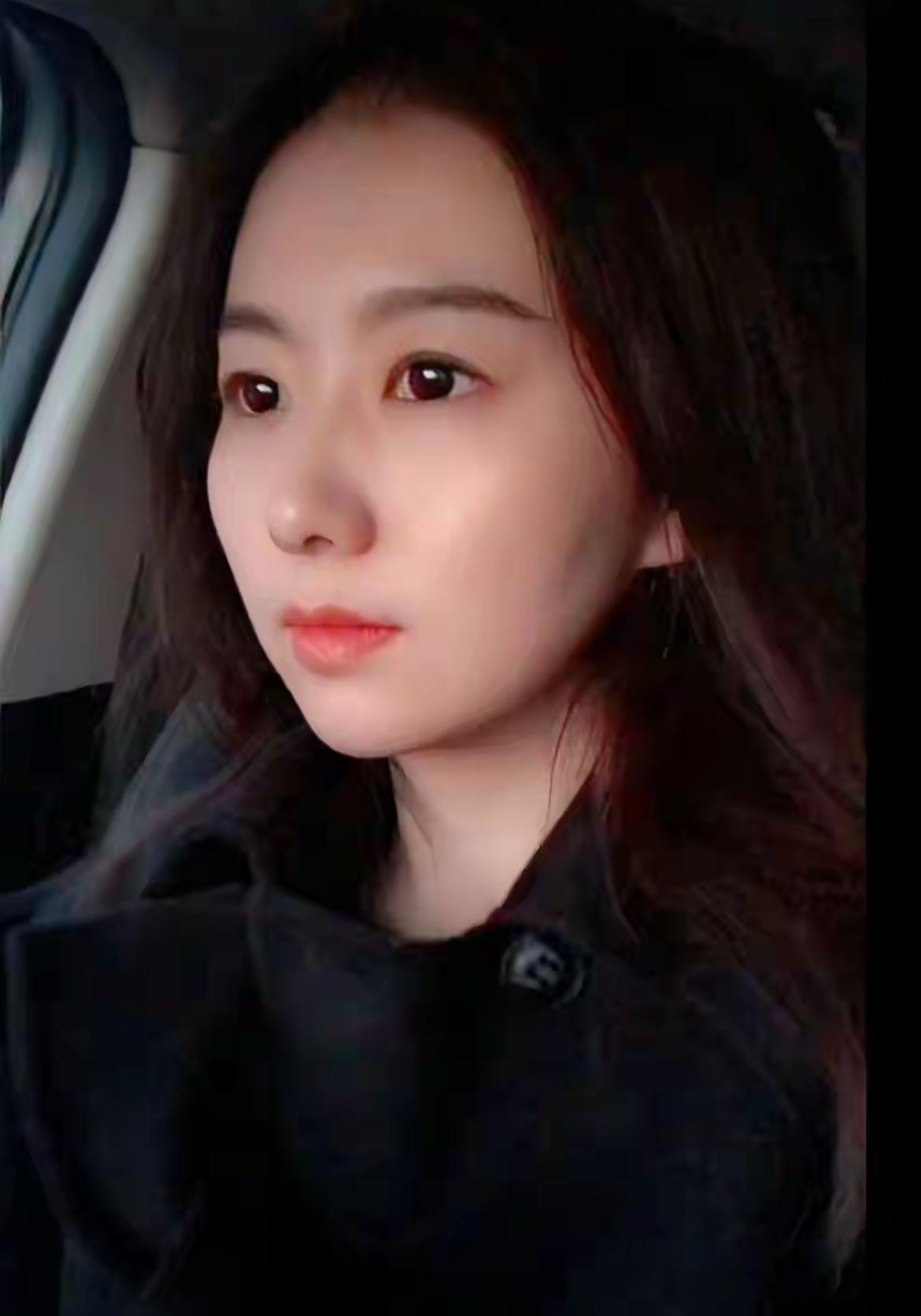 张雪峰原配妻子李丽婧发文: 往后余生只想和女儿安安静静的好好生活。

李丽婧表示