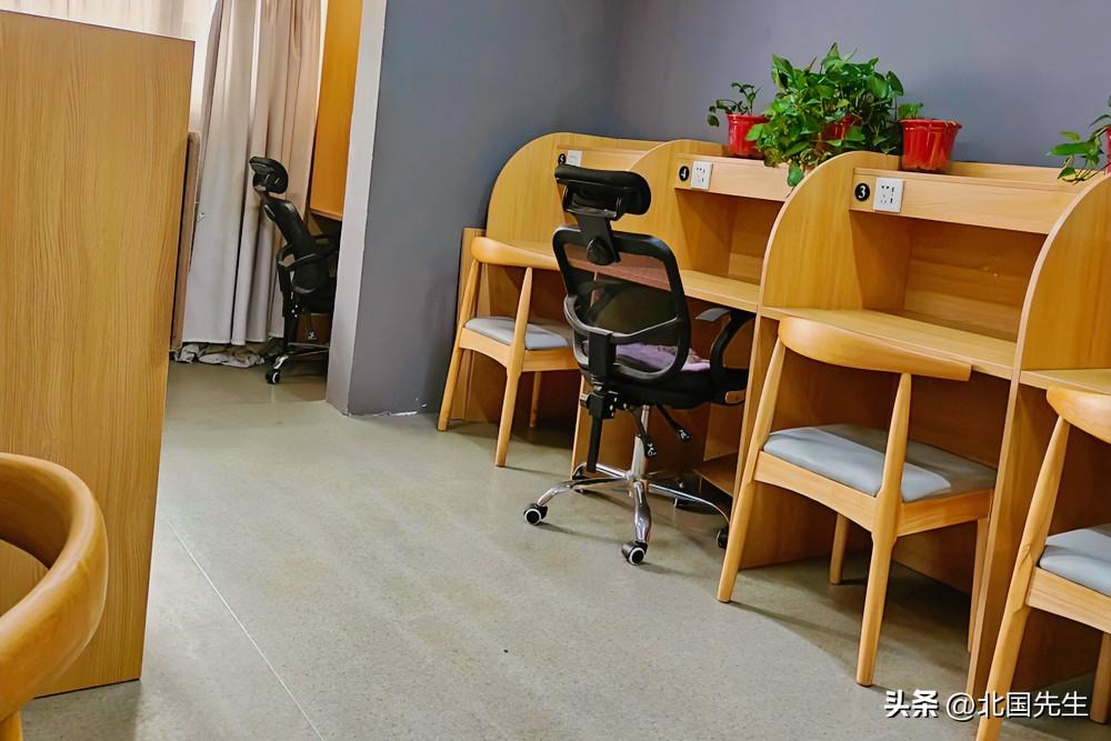 春假来了，政策很美好，落地靠家长，而自习室等辅导机构必然得火！

国家的初衷，多