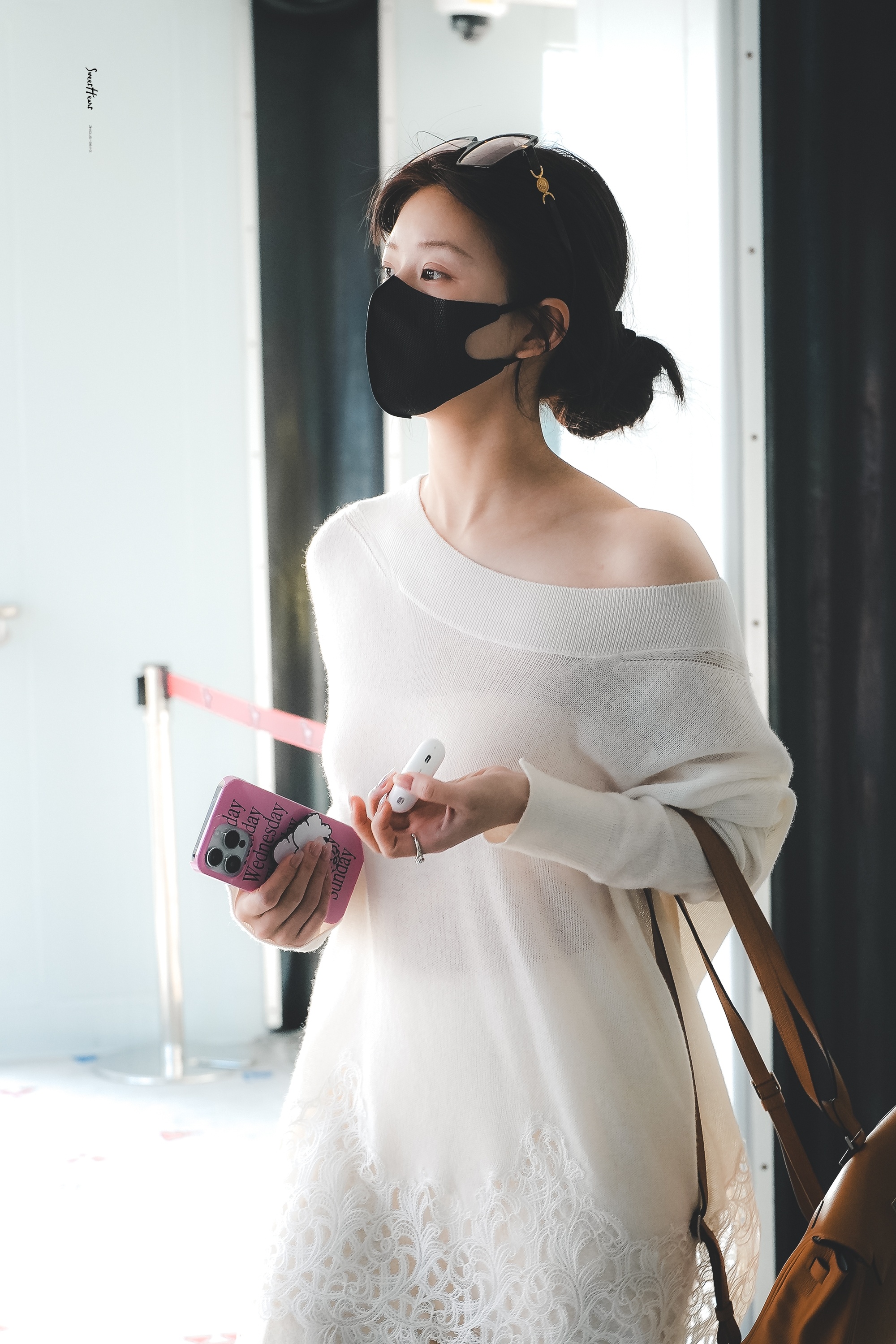 #赵露思[超话]#[兔子]#港媒镜头下的赵露思生图# 阳光与你正好​​​