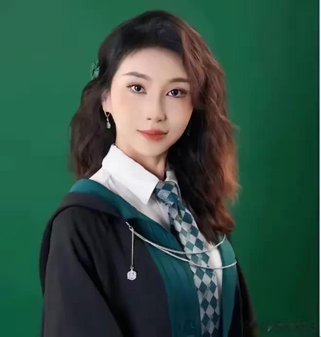 北理工的裴轶，

再次印证了张雪峰这句话的含金量:

选择比努力更重要。

看了