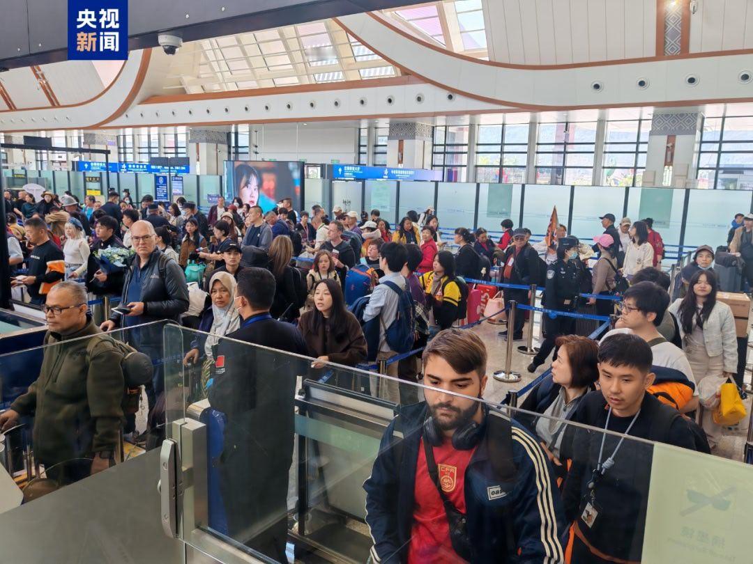 据云南磨憨出入境边防检查站数据统计，2025年，中老铁路共计查验来自世界110个