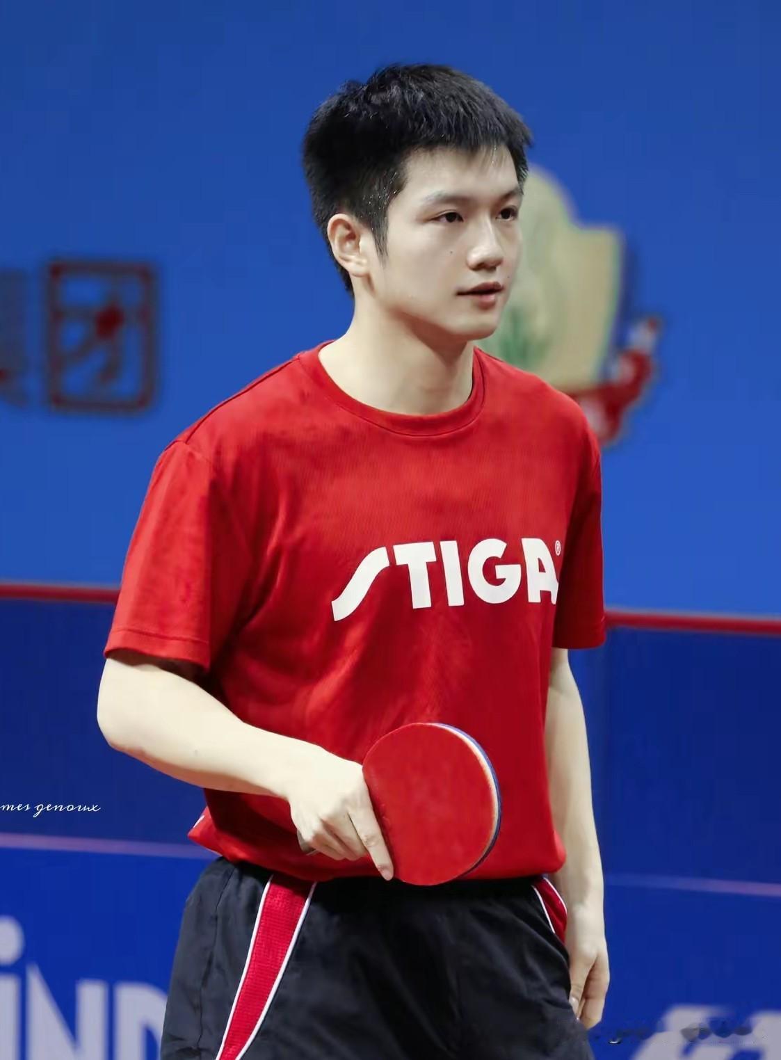 练了两年的VIS底板，还是放弃了，VIS
反手确实好打，但是这个正手太没数了，