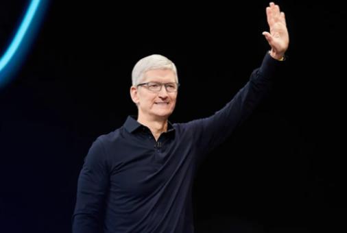 印度380亿美元天价罚单刚砸过来，苹果就突然变天了！
 
4月20日，苹果CEO