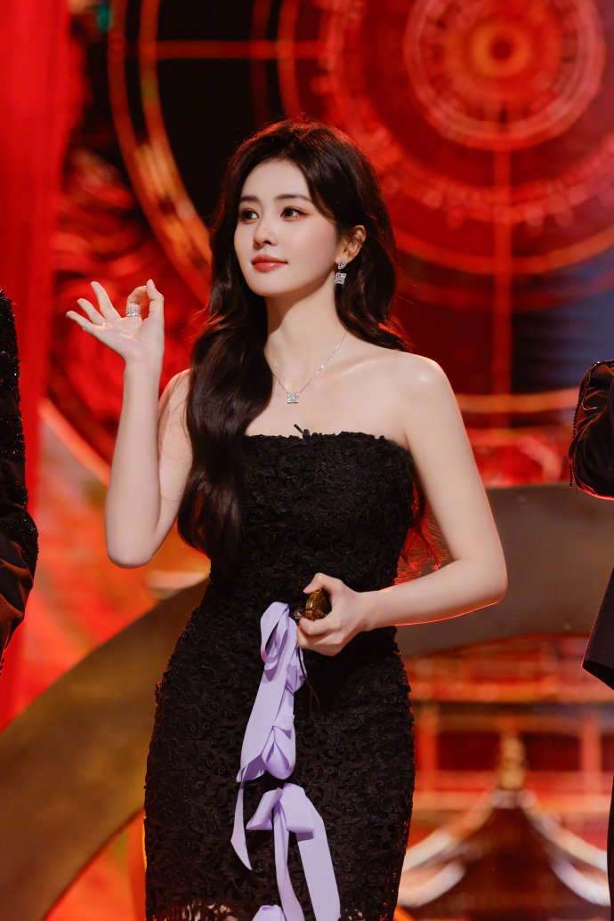 断案奇女子李佩仪白鹿李佩仪六边形全能战士  白鹿李佩仪六边形全能战士，断案奇女子