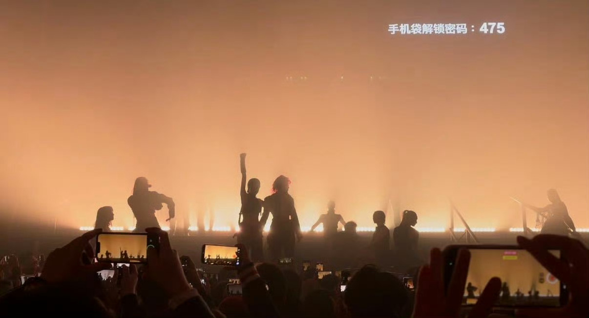 离金克丝只有一米是怎样的体验观看前的准备工作也很有趣。重温剧情、熟悉音乐、寻找可