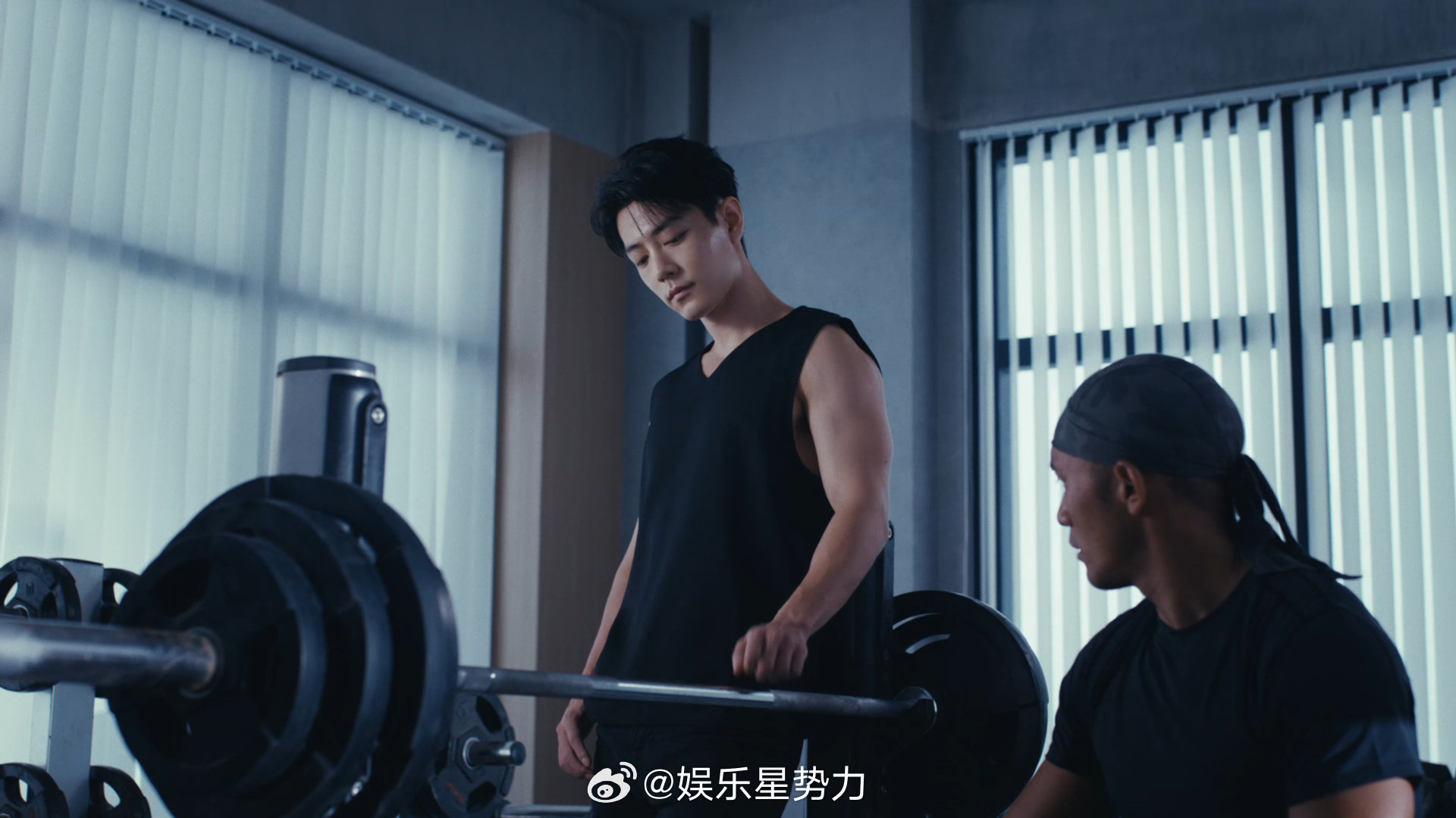 肖战粉丝是真的吃得好最近小飞侠的快乐根本停不下来！一边有肖战的帅气短片可看，视觉