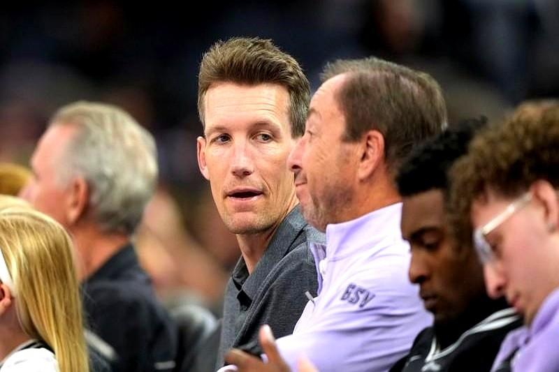 勇士这波操作，真给我看迷糊了。

去年梭哈换来巴特勒，组了库里、巴特勒、格林的新