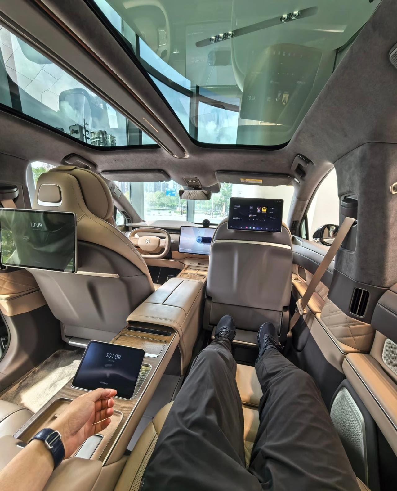 很多朋友私信我：“到底应该买油车还是电车还是增程车！？”
 
1）油车 = 传统