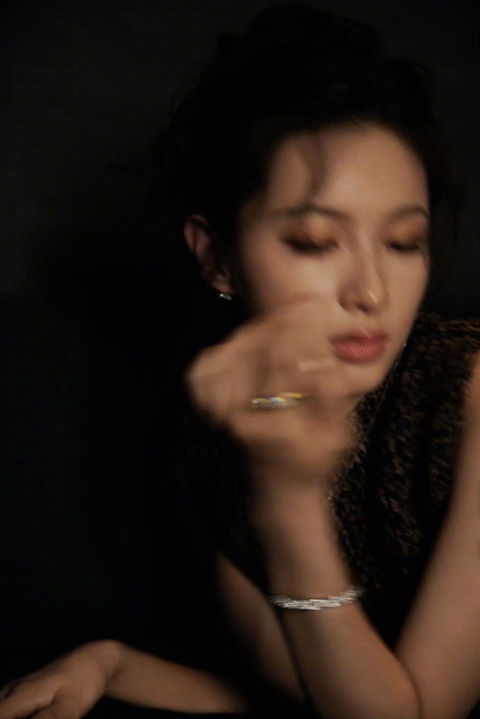 起猛了以为李嘉鑫演了繁花  啊，这一刻终于理解了什么是有一种经济上行的美，不得不