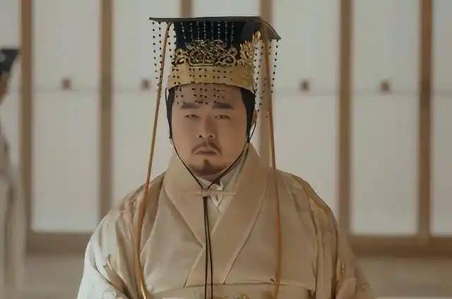 被侄子关猪圈里扮猪吃猪食，翻身后他杀光了所有人——南朝第一"猪皇帝"
公元465