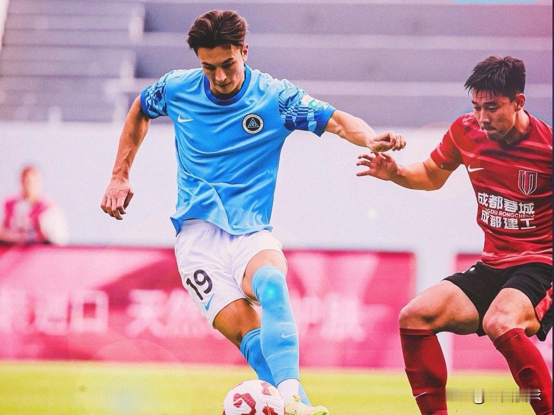 中超绯闻转会---安永佳…上海海港有意深圳新鹏城港脚高中锋安永佳的消息还是让我有