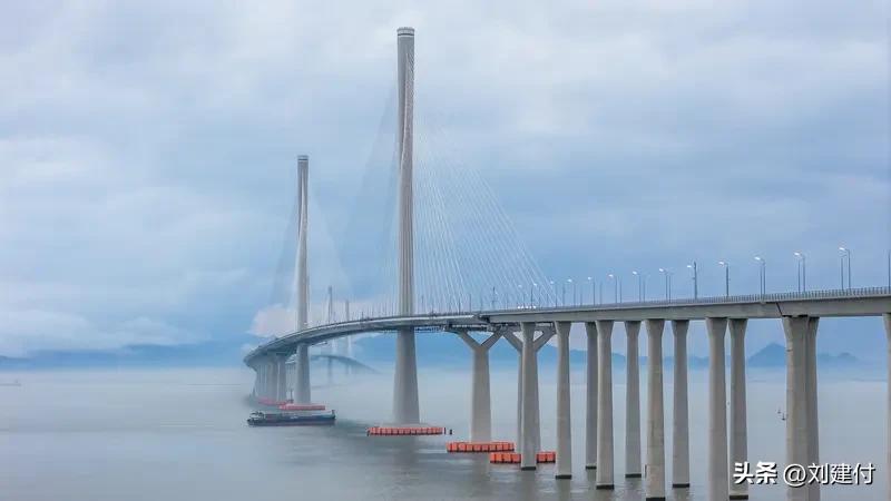 世界最长跨海大桥要来了 世界最长跨海大桥——沪甬跨海通道要来了！它全长约70公里