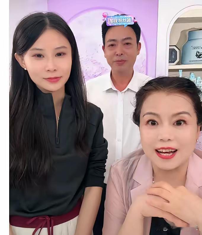 今晚，许敏一番话直接把全场泪点封死。
她开口：
“最难熬的那几天，
是家人把我从