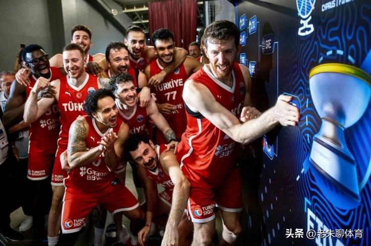 都以不败战绩会师总决赛！
男篮欧锦赛半决赛已经全部结束，德国队98-86战胜了芬