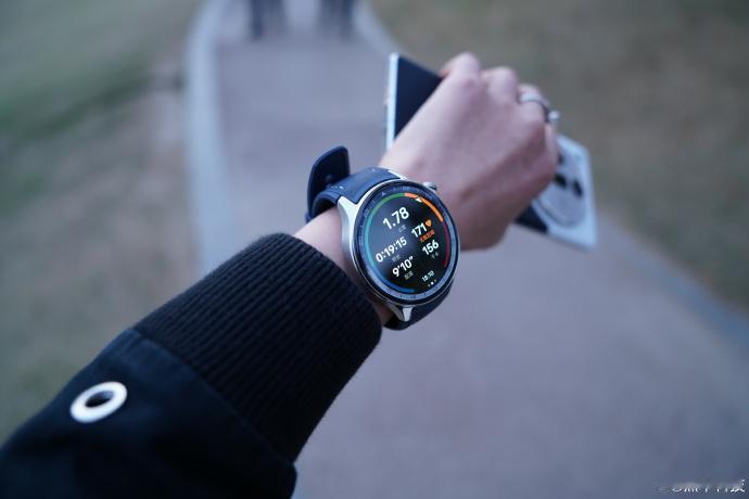 好家伙，有的手机还是单频GPS，OPPO Watch X直接上了双频GPS，运动