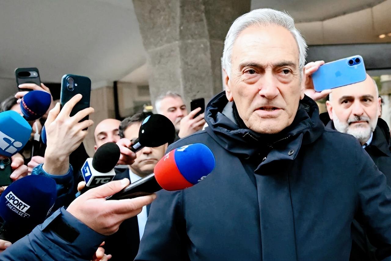 上场踢足球得先花钱！意大利队又栽了！本来拿过4次世界杯、2020年还刚拿了欧洲杯