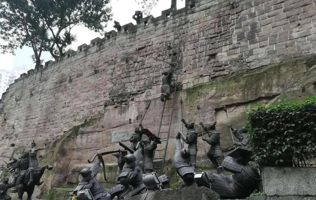 谁能料到，一座藏在重庆群山里的小城，竟硬生生挡住了横扫欧亚的蒙古铁骑，甚至把整个