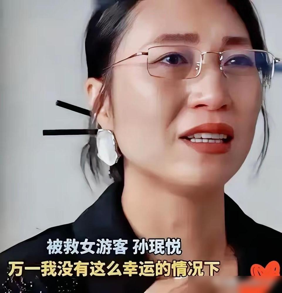 浙江金华龙潭大峡谷，38岁的妈妈为给女儿拍照，脚底打滑，从20米高的悬崖砸进深潭