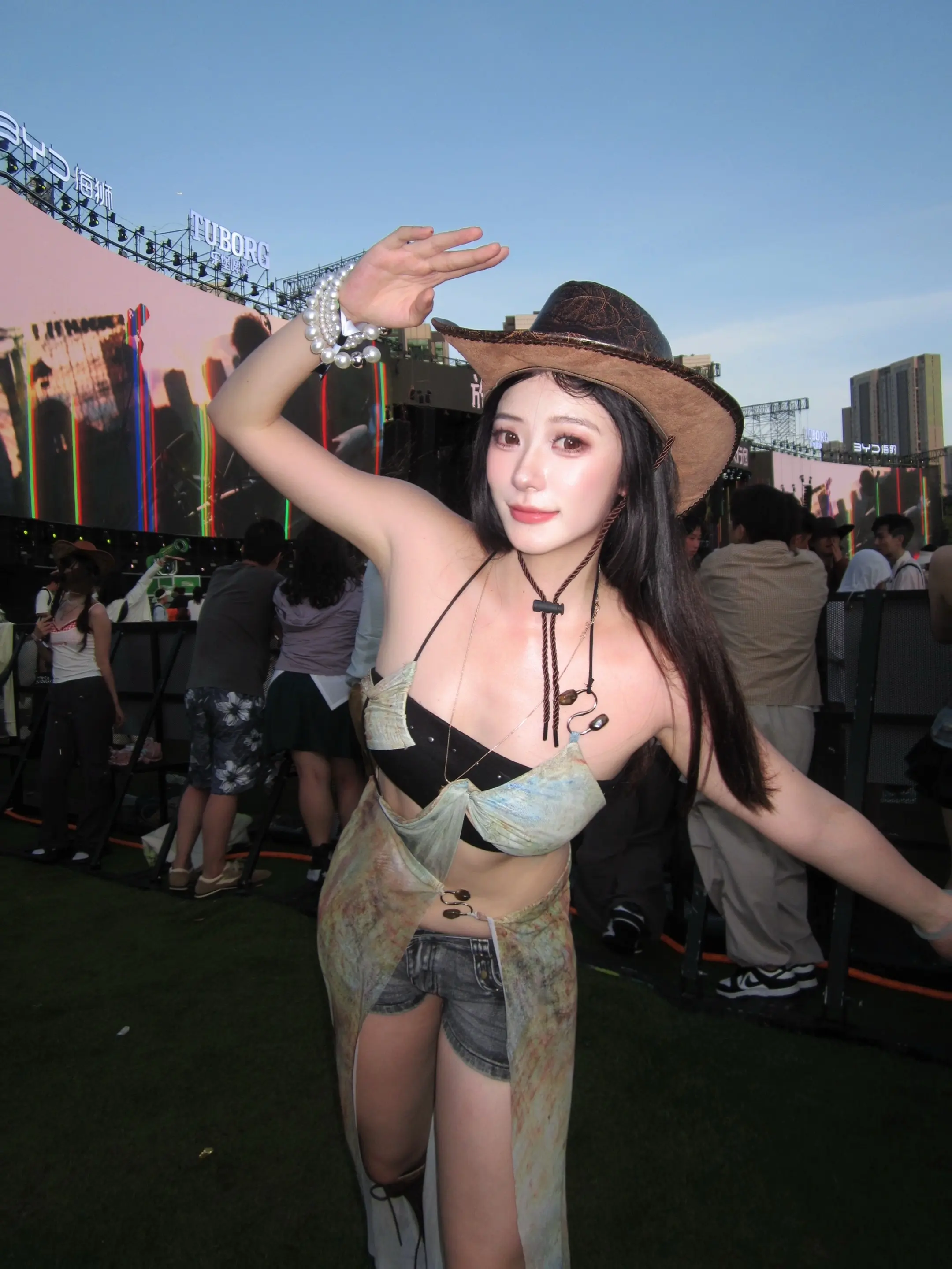 给你一颗回春丹 逃出苦难向春山 所有鲜花和欢呼声我都想给你