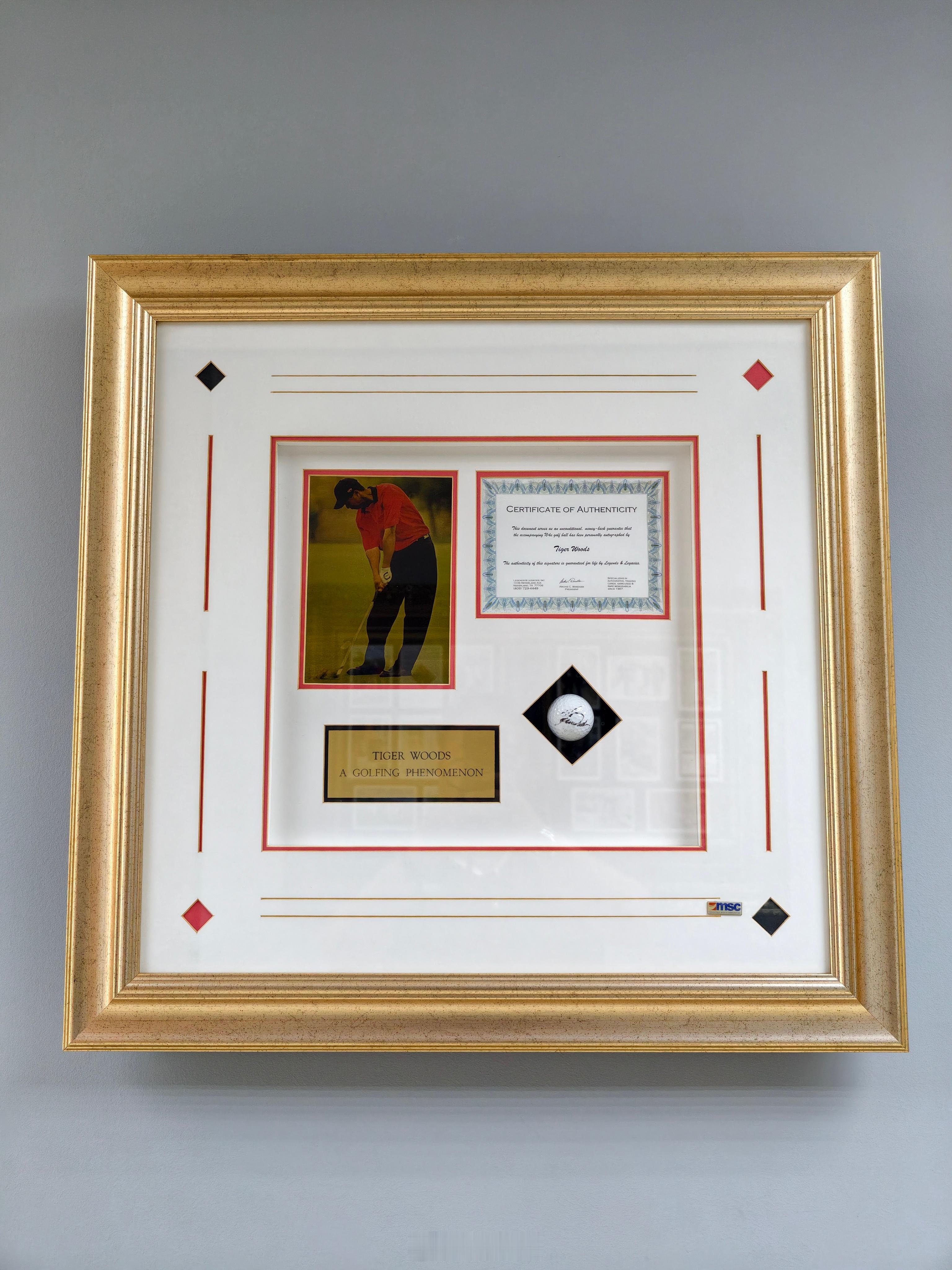 在南非见到了老虎伍兹的球杆立马想到了身边最爱高尔夫的哥们！祝福我吧，等我哪天发达