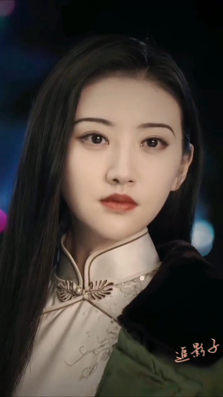 景甜塌不了，至少有五个理由。

先说个不算理由的理由，我不看剧，自然也没看过景甜