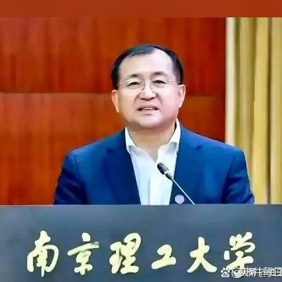 南京理工大学校长付梦印：食堂看见女学生只吃素菜，他没问话却干了一件让全校贫困生偷