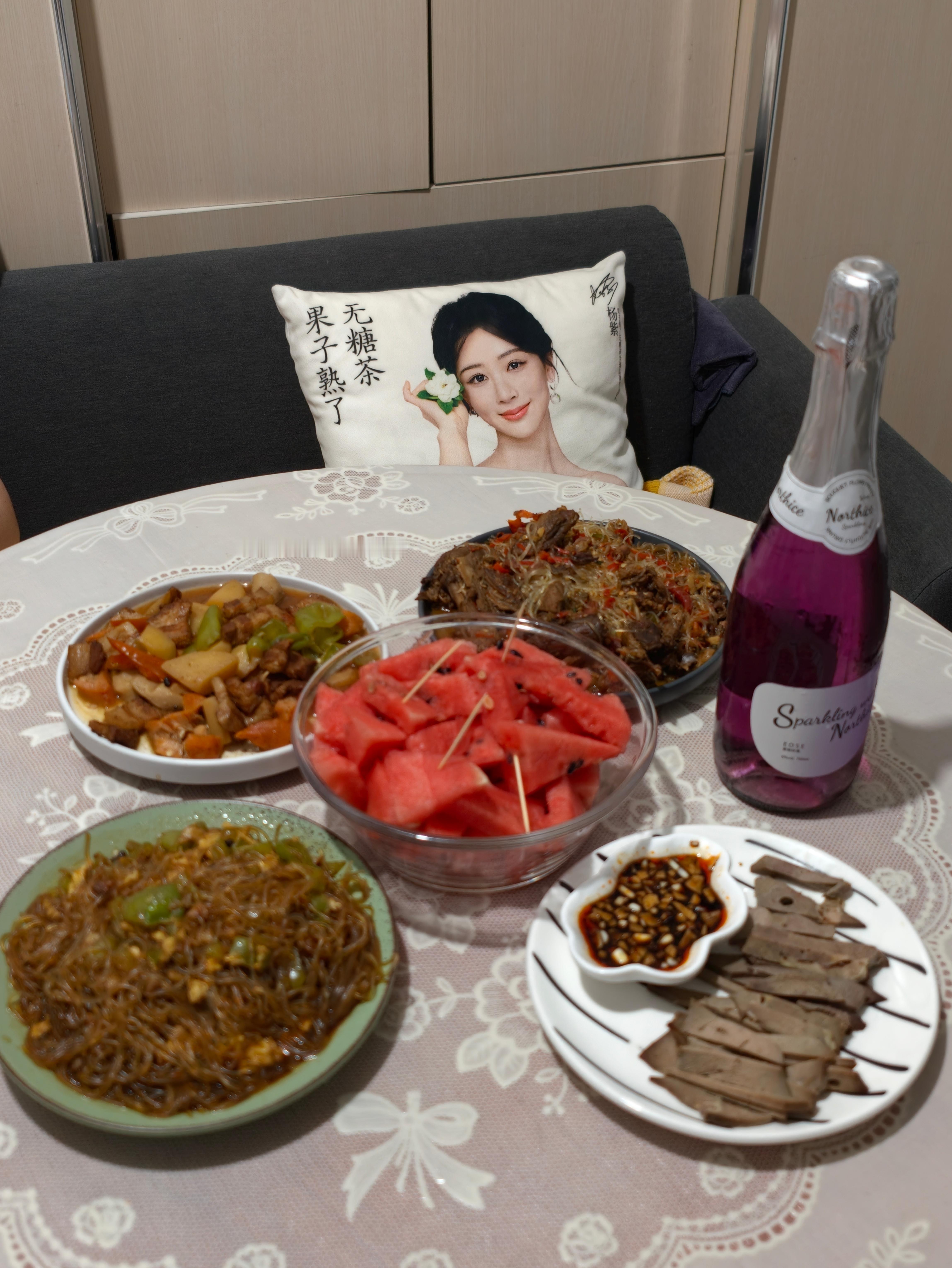 视后庆祝9️⃣，味道超nice【紫葡萄玫瑰味】小抿一口，气泡➕紫提玫瑰在👄里嘭