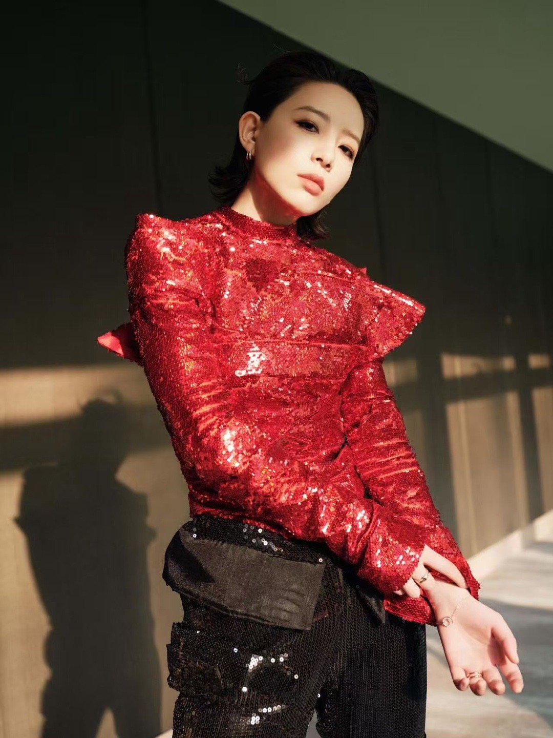 李斯丹妮把自己穿成了花木兰 被李斯丹妮帅晕！歌声飒爽诠释巾帼英姿，穿搭神还原花木