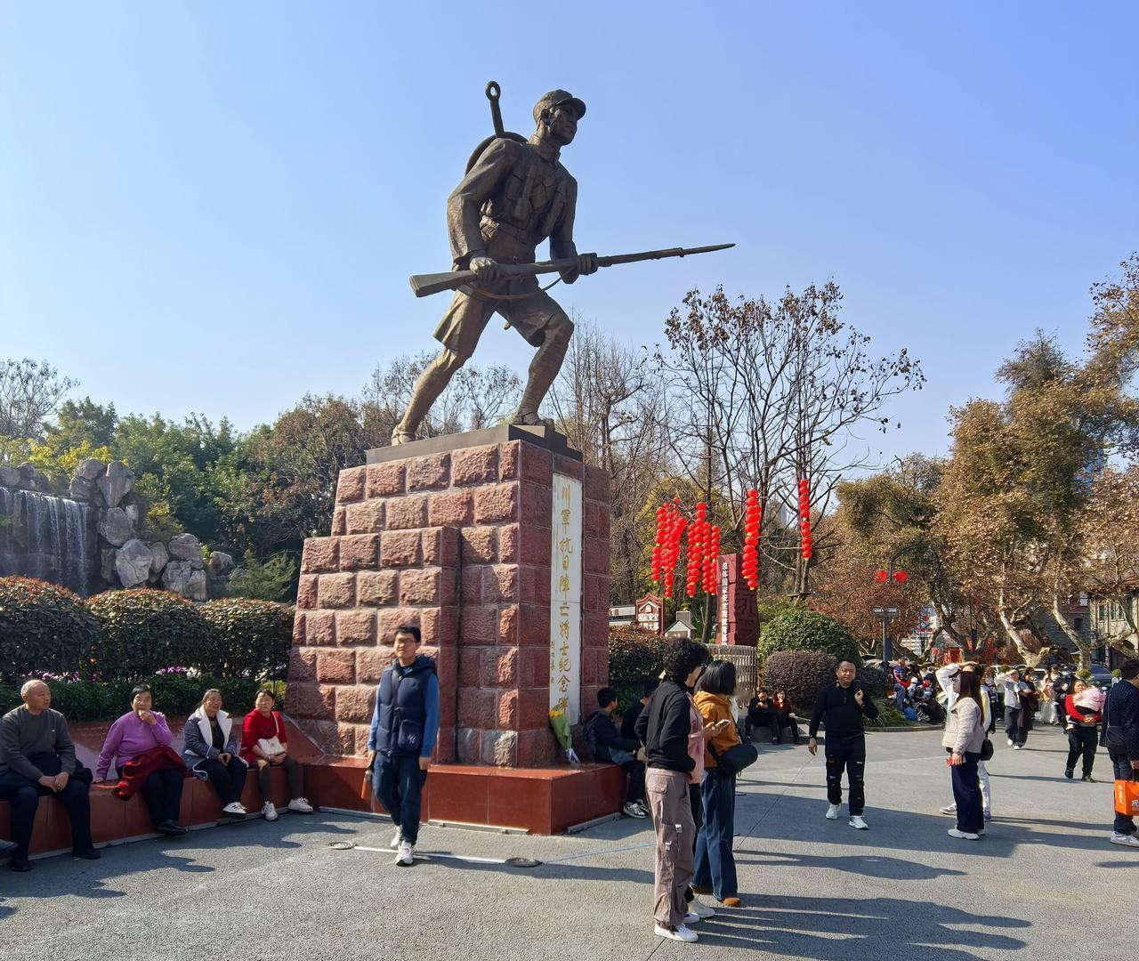 我在成都过大年八︱漫游在成都烟火里。
我们在成都的这几天里，春阳暖得恰好，让人感