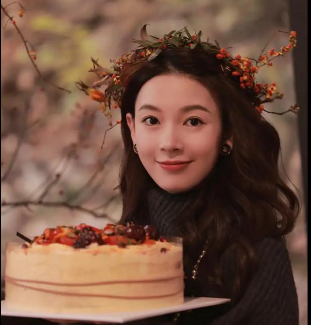 有颜值有演技，陈瑶真的是个宝藏女孩，可惜就是没有大火。

10月31日，陈瑶在社