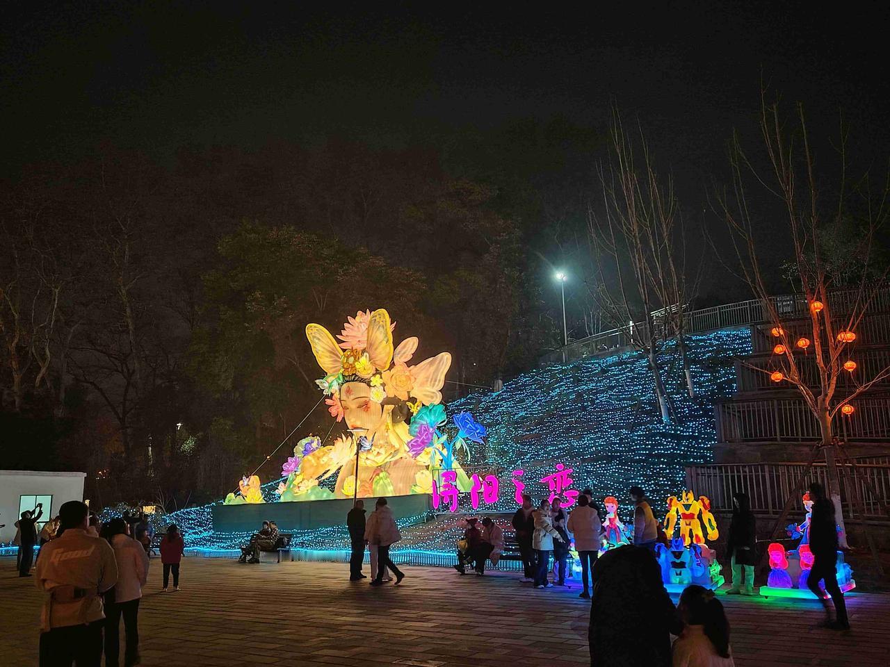 我的今日状态：😁轻松愉快
我这里的天气：🌤️多云新年赏九江灯展