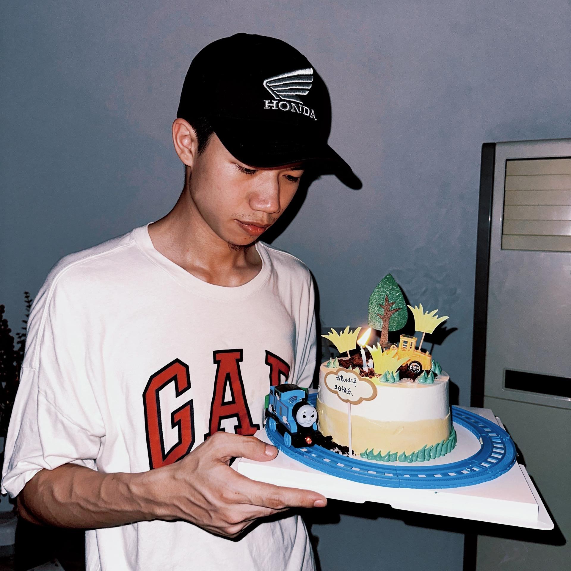 祝自己生日快乐。