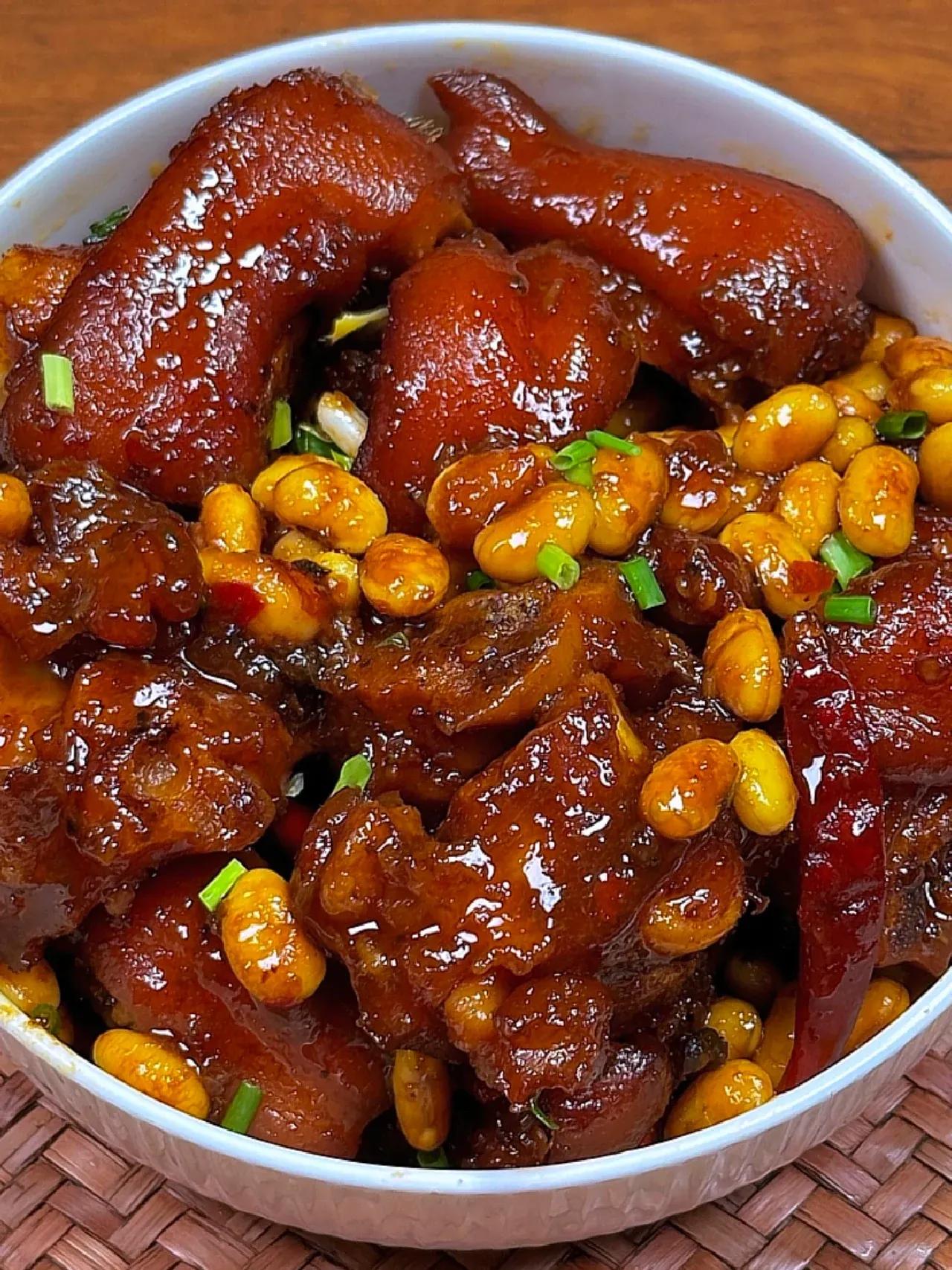 破防了家人们…这样做出来太太太好吃了！！|||🍖今日分享｜黄豆焖猪脚
这样炖的